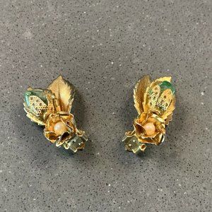Vintage Gold Tone Flower & Leaf Clip On Earrings